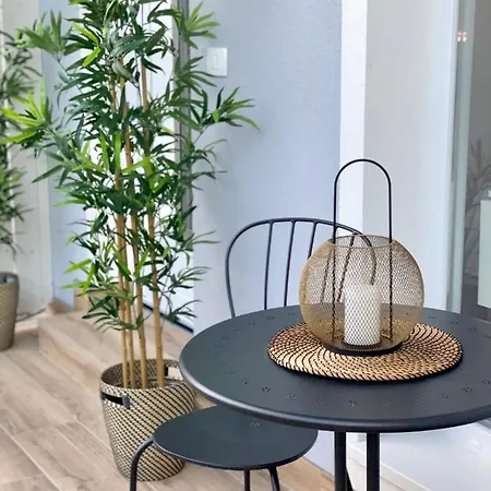 Romana - Free Private Parking