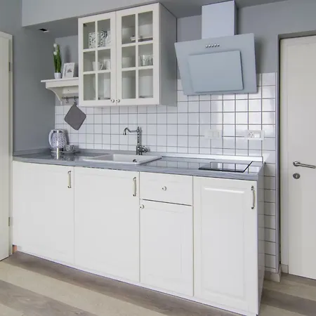 Romana - Free Private Parking Apartment