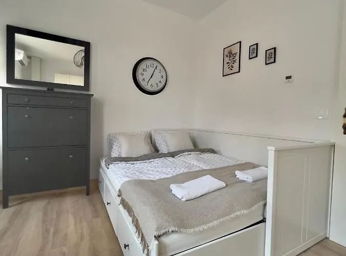 Romana - Free Private Parking