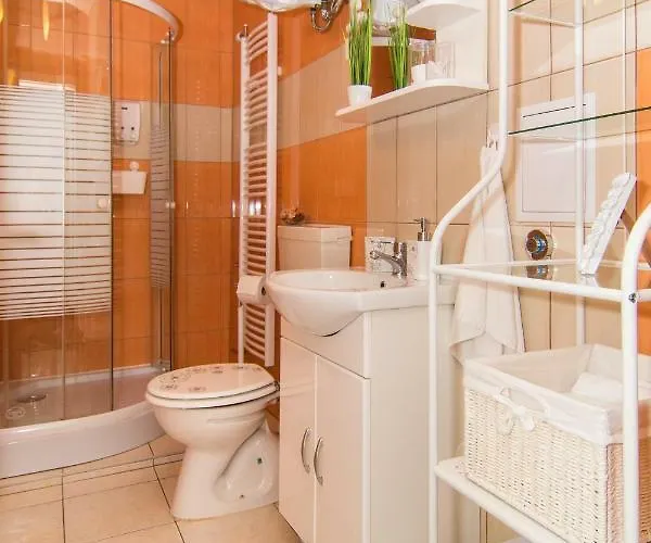 Romana - Free Private Parking