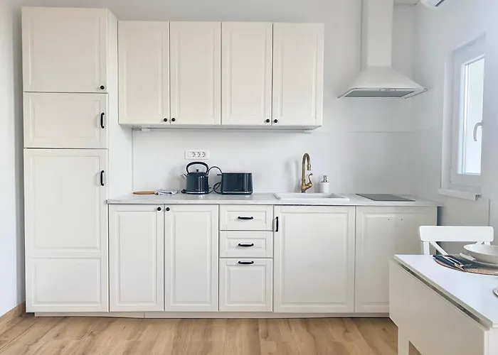 Romana - Free Private Parking